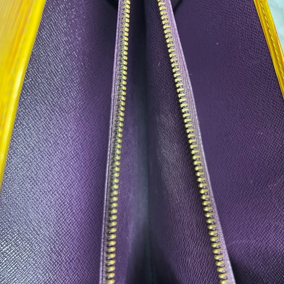 Authentic Louis Vuitton Epi Wallet - Picture 8 of 10